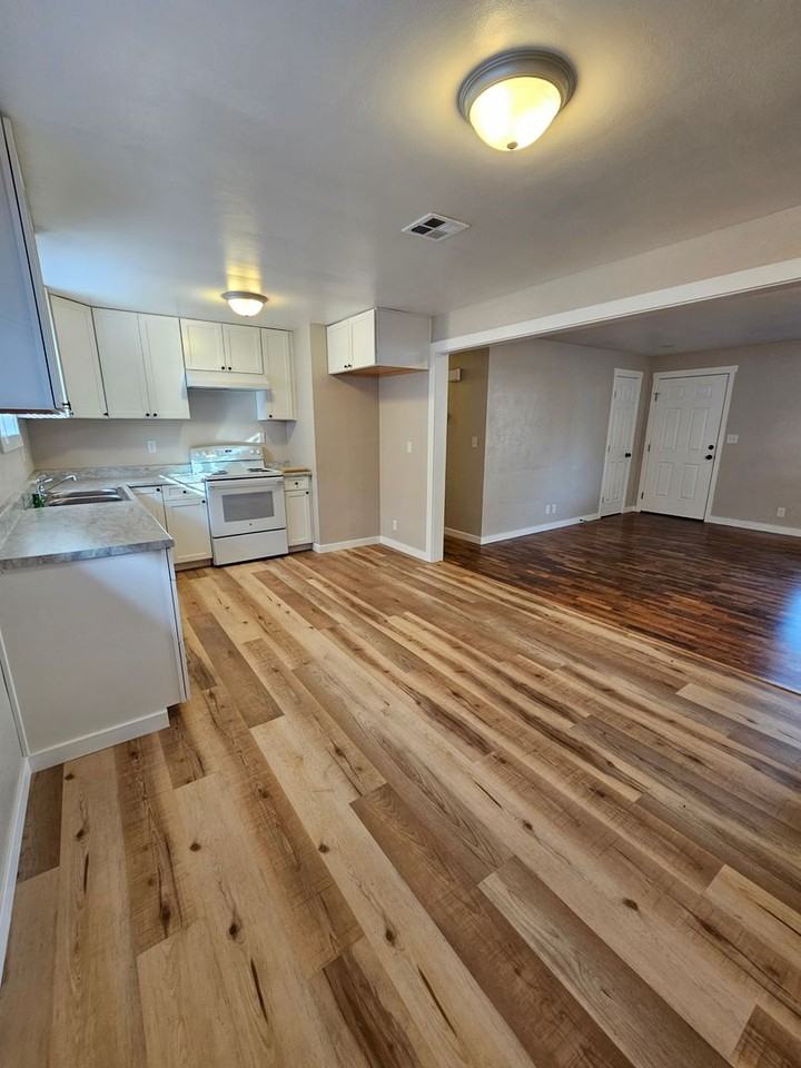 1004 Stevens St - Photo 5 of 19