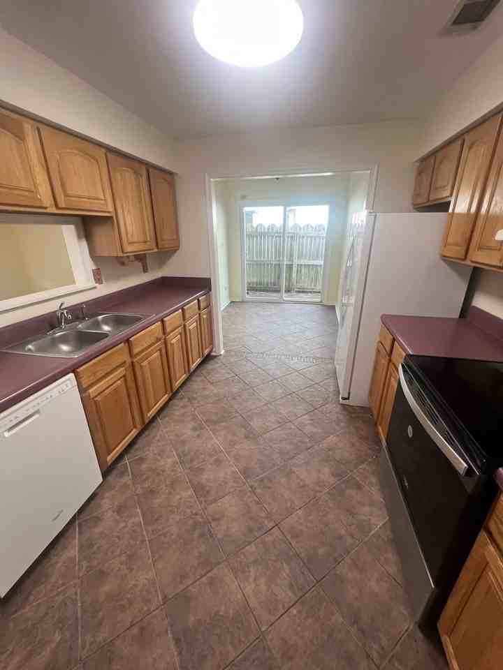 1642 High Plains Dr - Photo 2 of 24