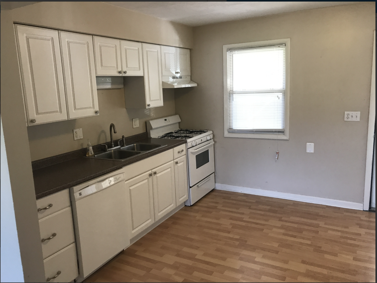 Glenaire Fourplex - Photo 2 of 2