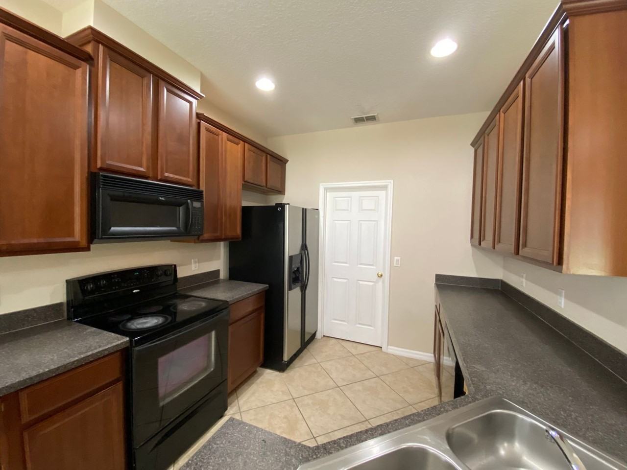 9444 Edenshire Cir - Photo 6 of 17