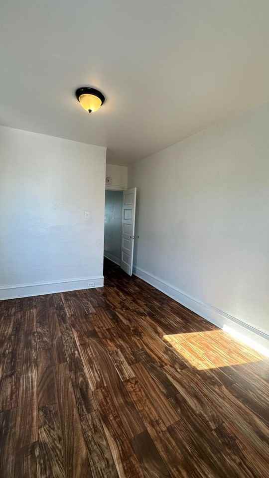 4829 N Hutchinson St - Photo 5 of 17