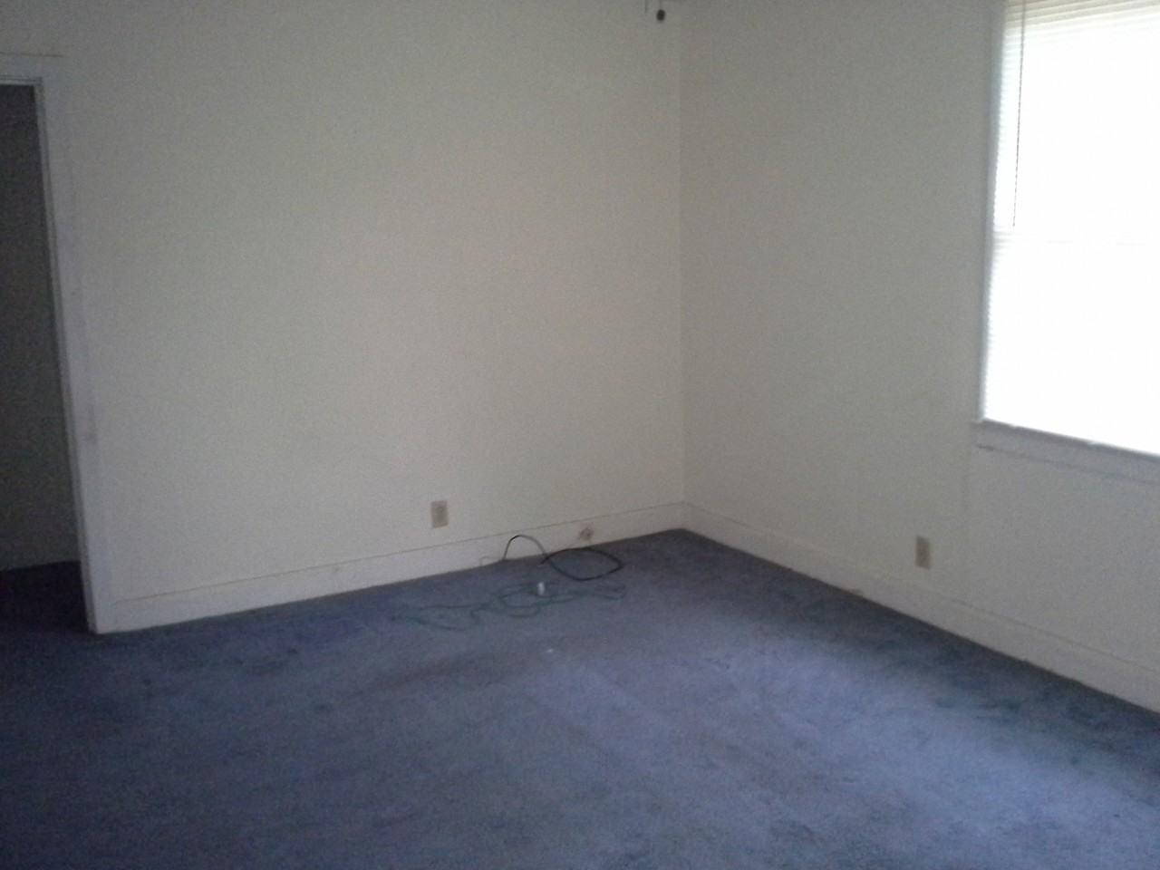 1007 Harvey St - Photo 2 of 7