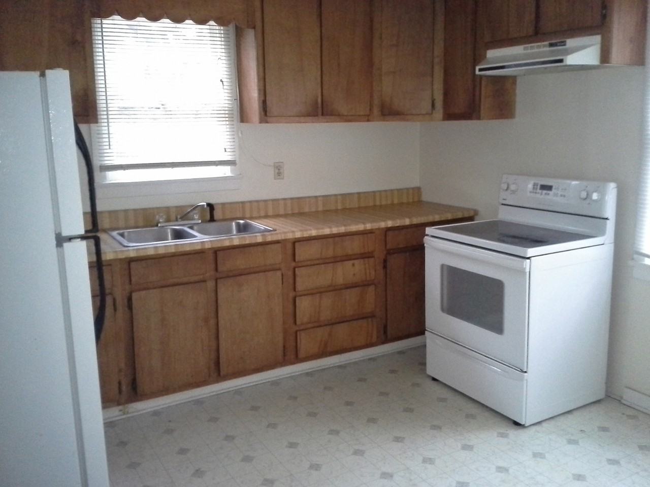 1007 Harvey St - Photo 3 of 7