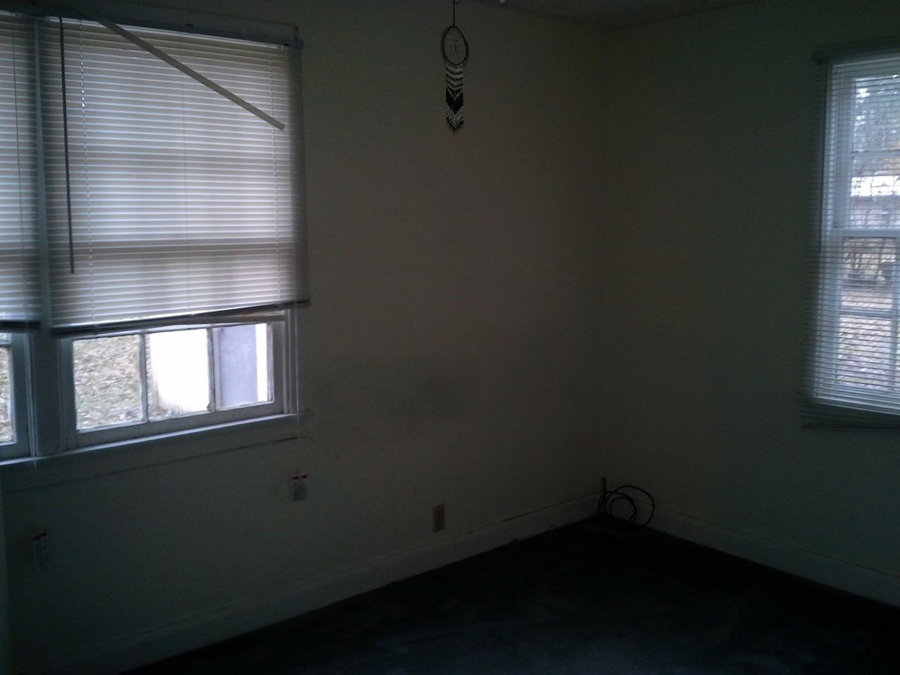 1007 Harvey St - Photo 4 of 7