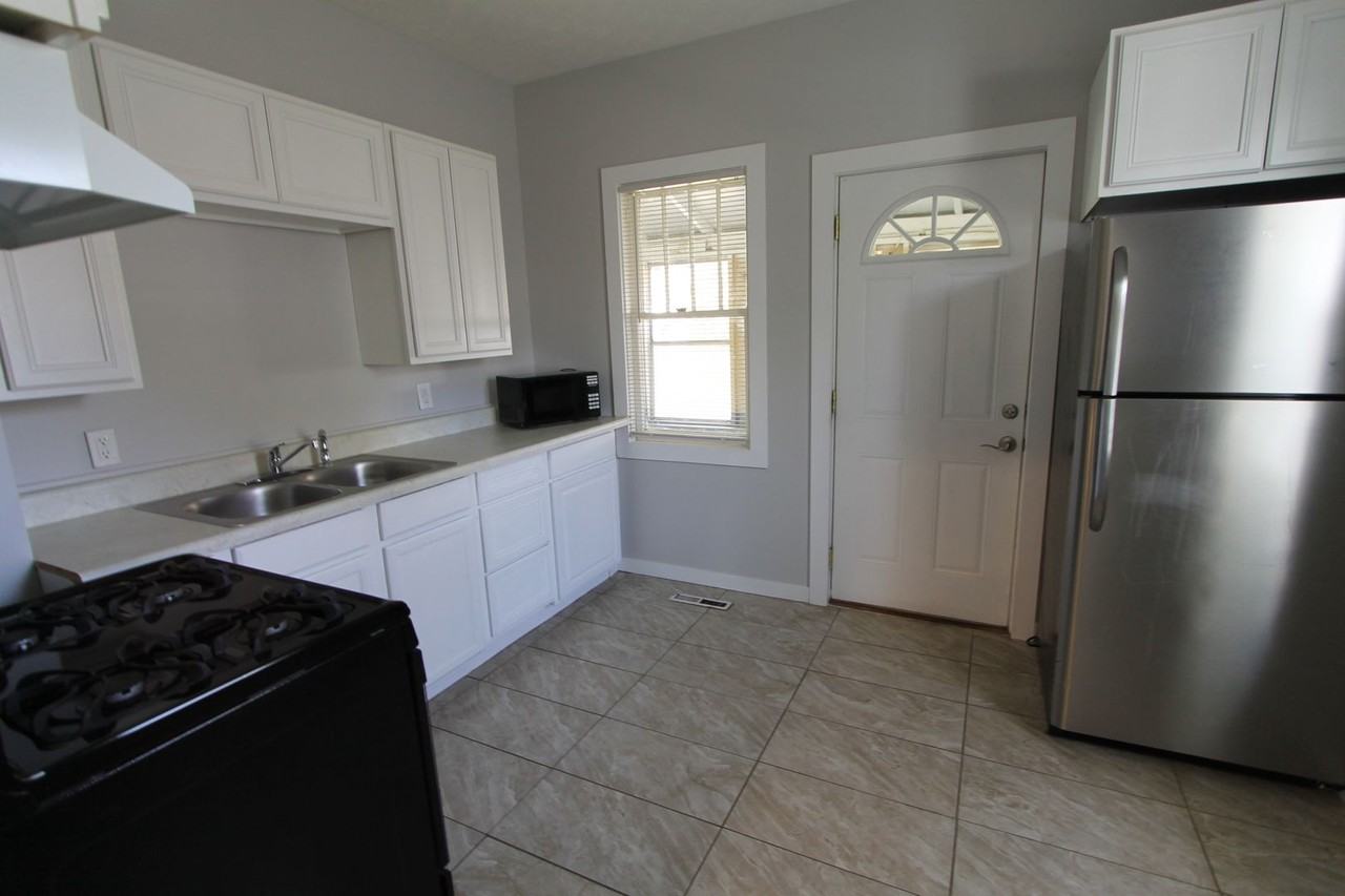 5821 S 19th St - Photo 4 of 23