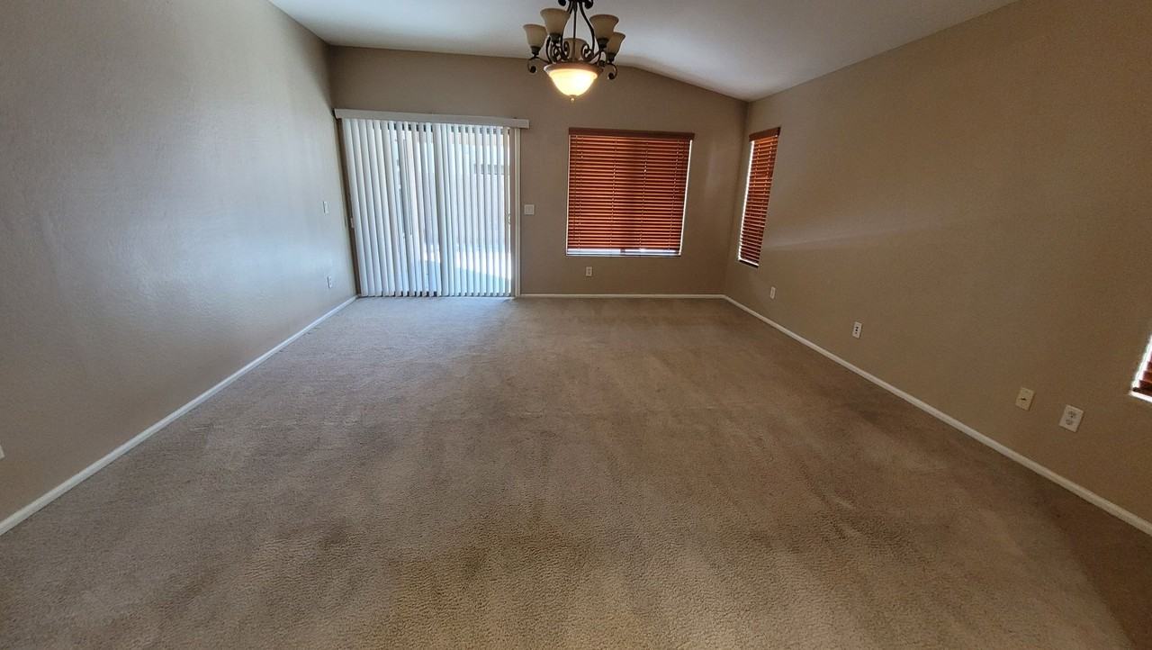 9109 W Kirby Ave - Photo 6 of 14