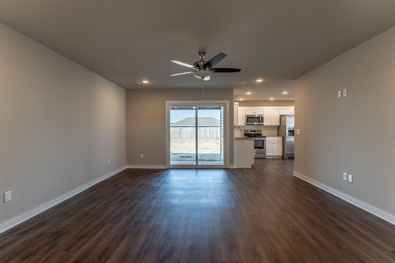 329 N Mojave St - Photo 2 of 18