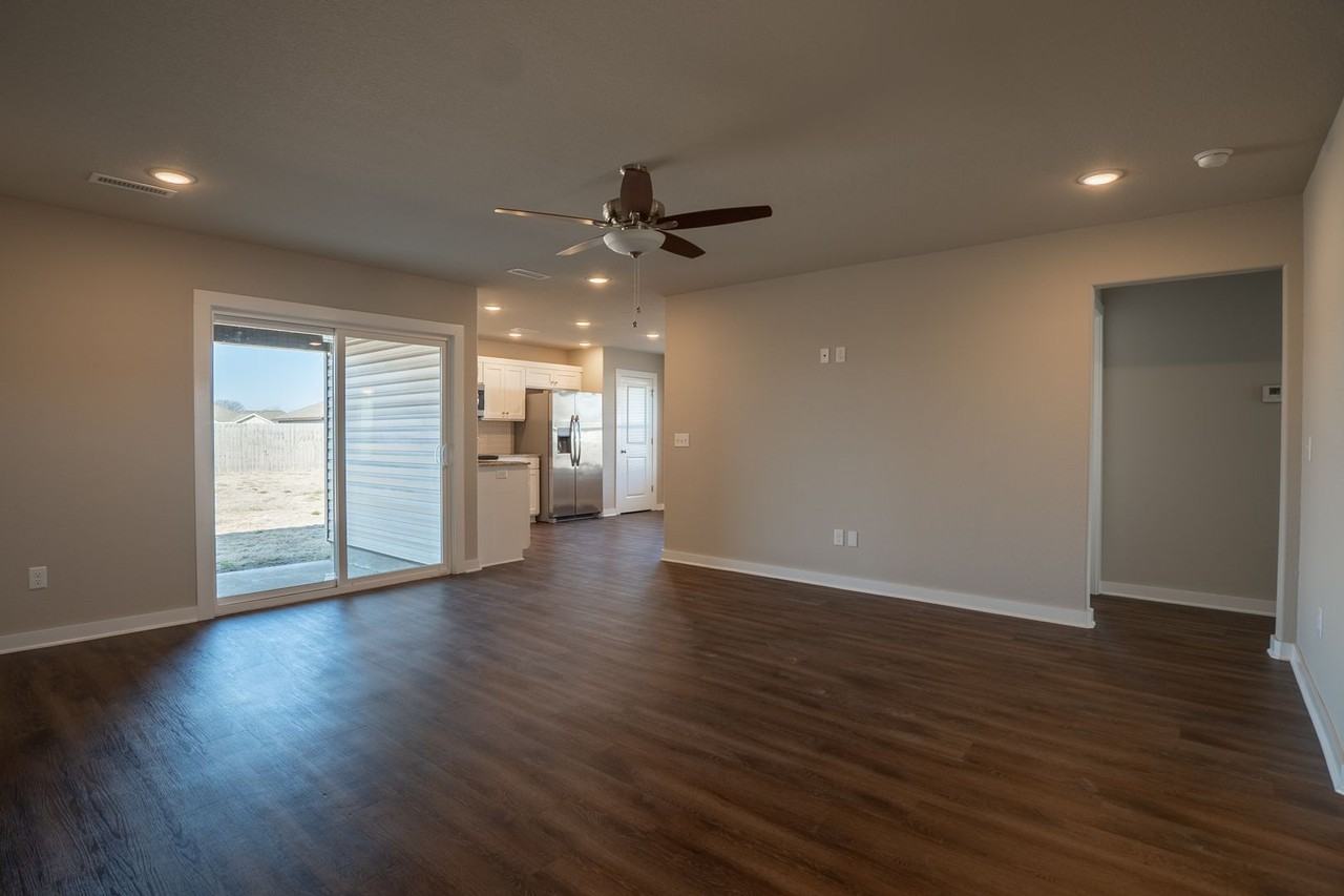 329 N Mojave St - Photo 3 of 18