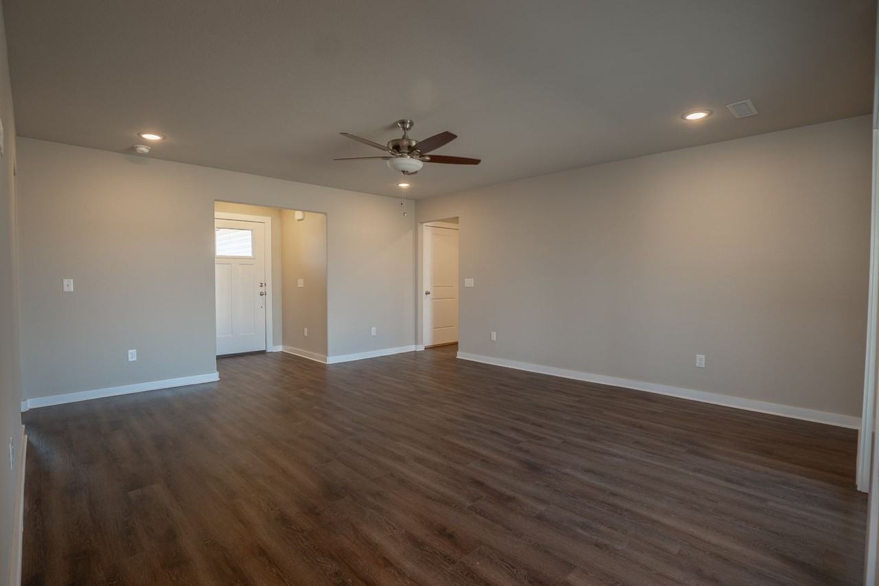 329 N Mojave St - Photo 4 of 18