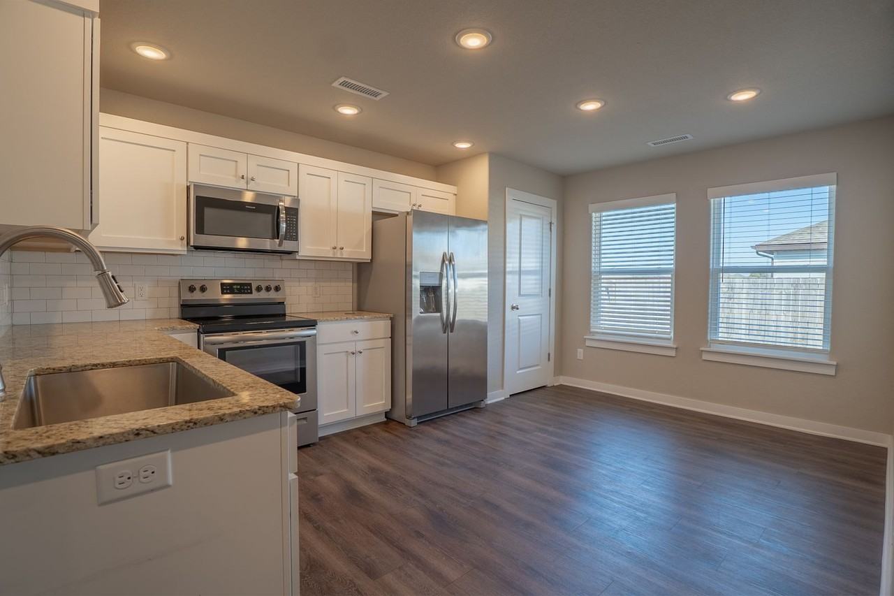 329 N Mojave St - Photo 5 of 18