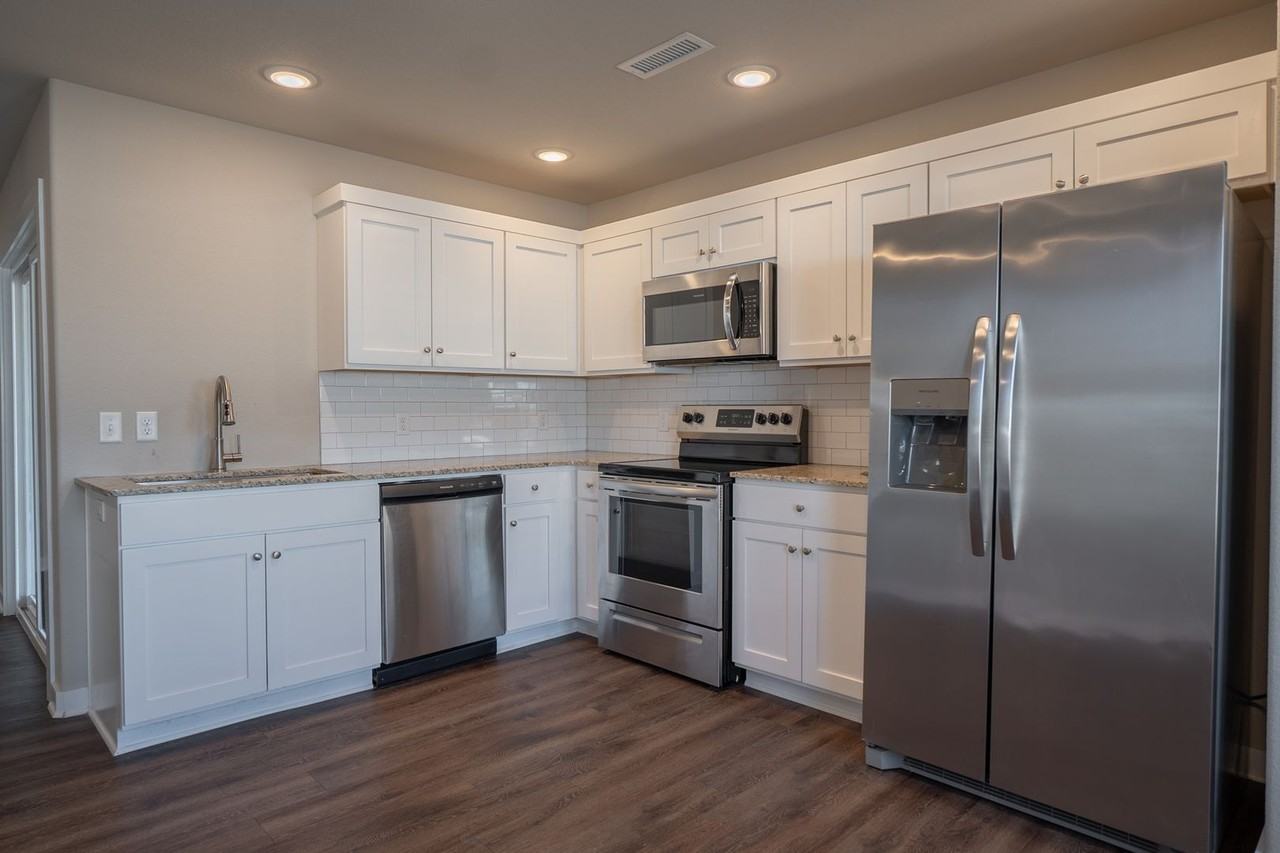 329 N Mojave St - Photo 6 of 18