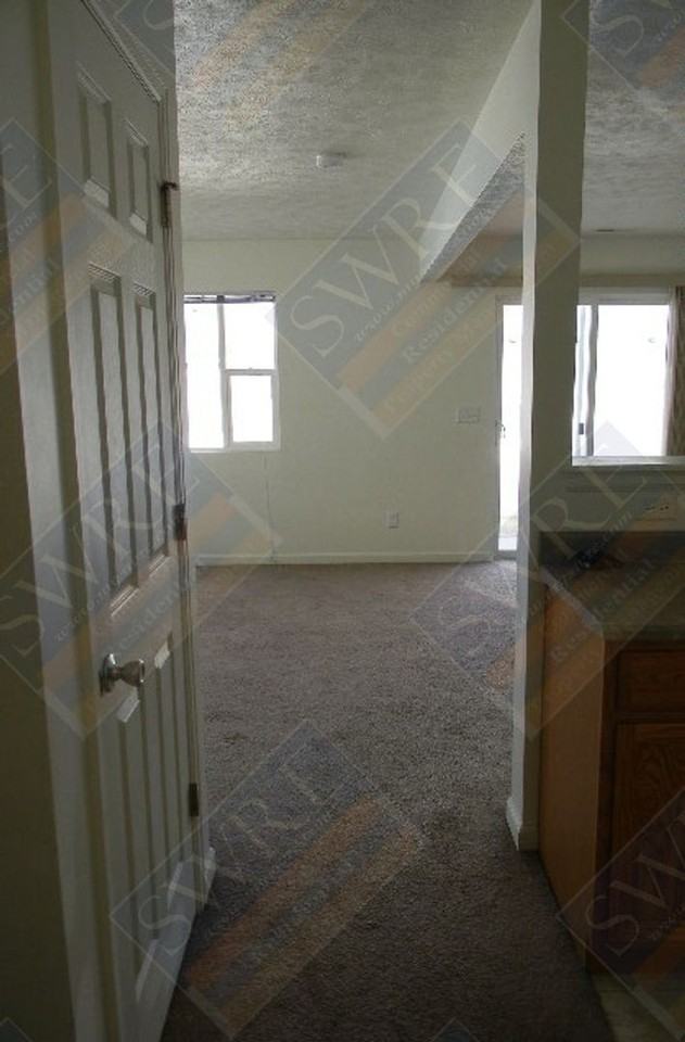 821 Rampart Dr - Photo 3 of 12