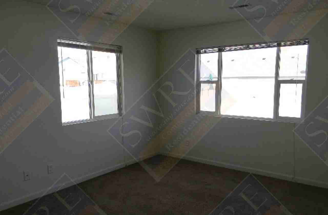 821 Rampart Dr - Photo 5 of 12