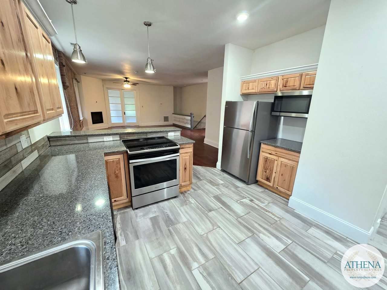 520 Broadway St - Photo 2 of 12