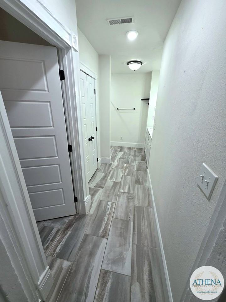 520 Broadway St - Photo 5 of 12