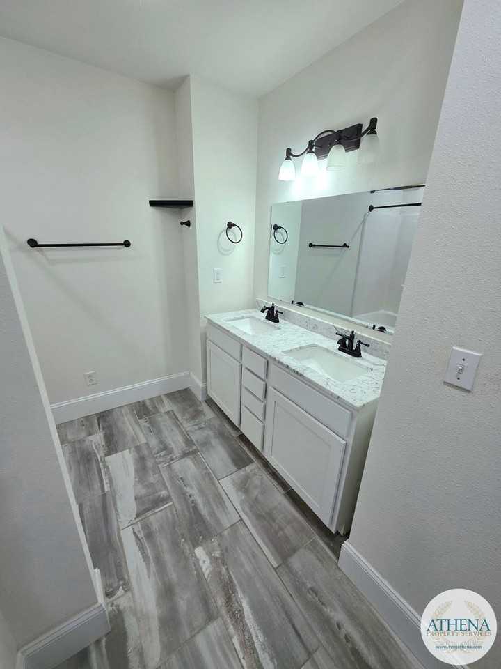 520 Broadway St - Photo 7 of 12