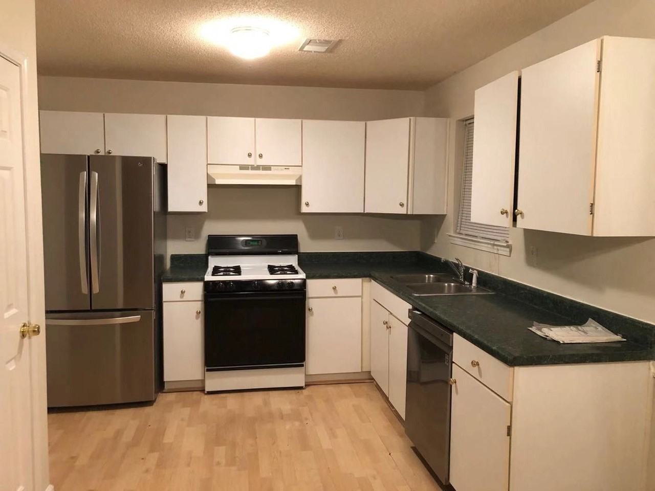 2536 Lancewood Ln - Photo 2 of 11