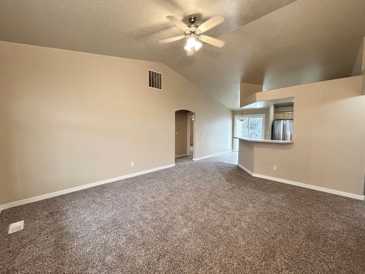 1858 W Owyhee Ave - Photo 4 of 28