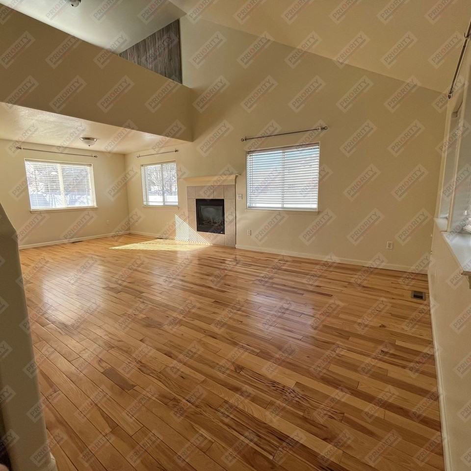 1209 Sioux Ave - Photo 2 of 16