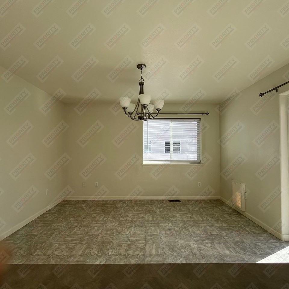 1209 Sioux Ave - Photo 4 of 16