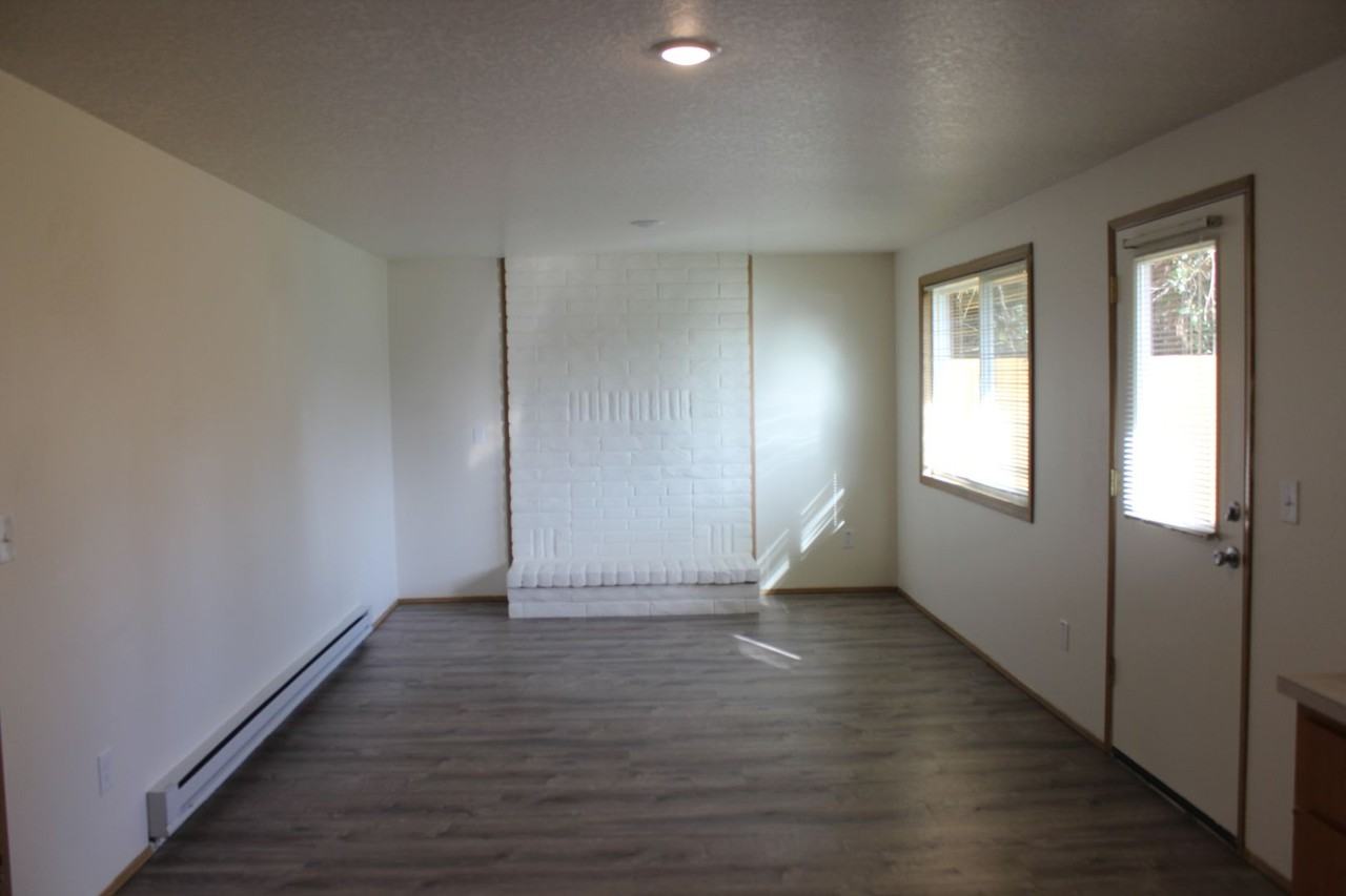 262 Ne 34th Pl - Photo 3 of 13