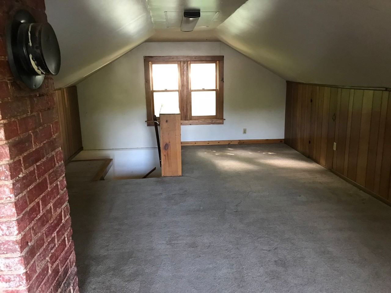 930 Hudson Ave - Photo 6 of 8