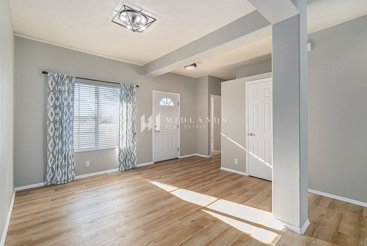 4851 S 187th Ave - Photo 2 of 16