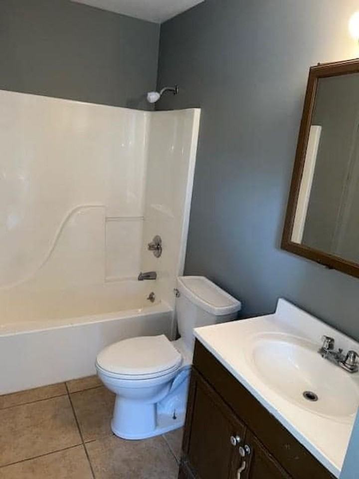 1715 S Linwood Ave - Photo 6 of 8