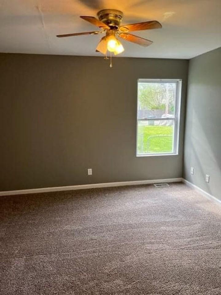 1715 S Linwood Ave - Photo 7 of 8