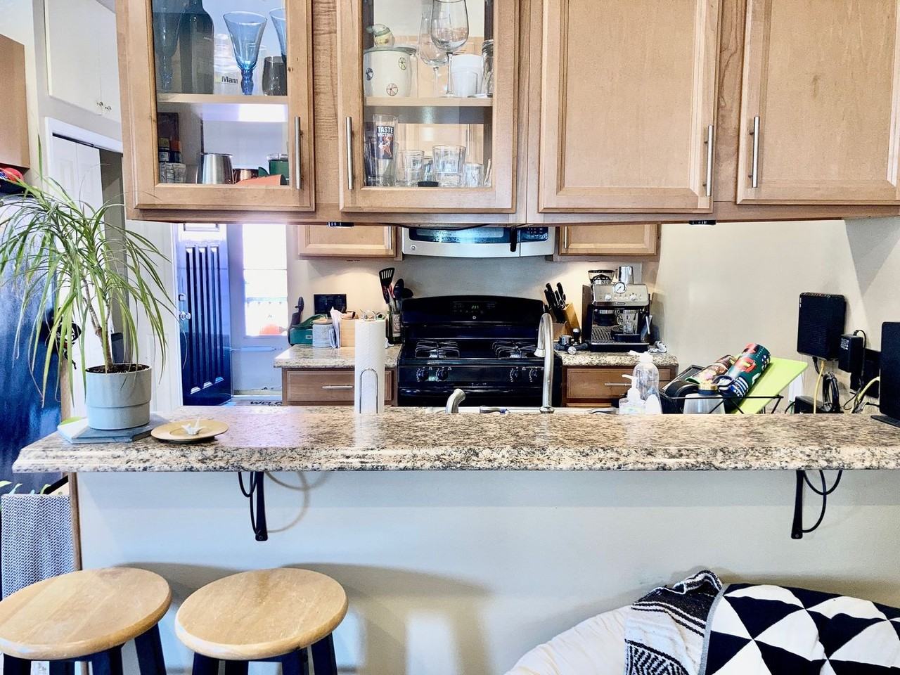 1627 W Porter St - Photo 5 of 15