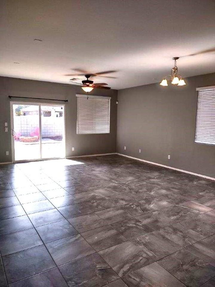 11741 W Chase Ln - Photo 2 of 20