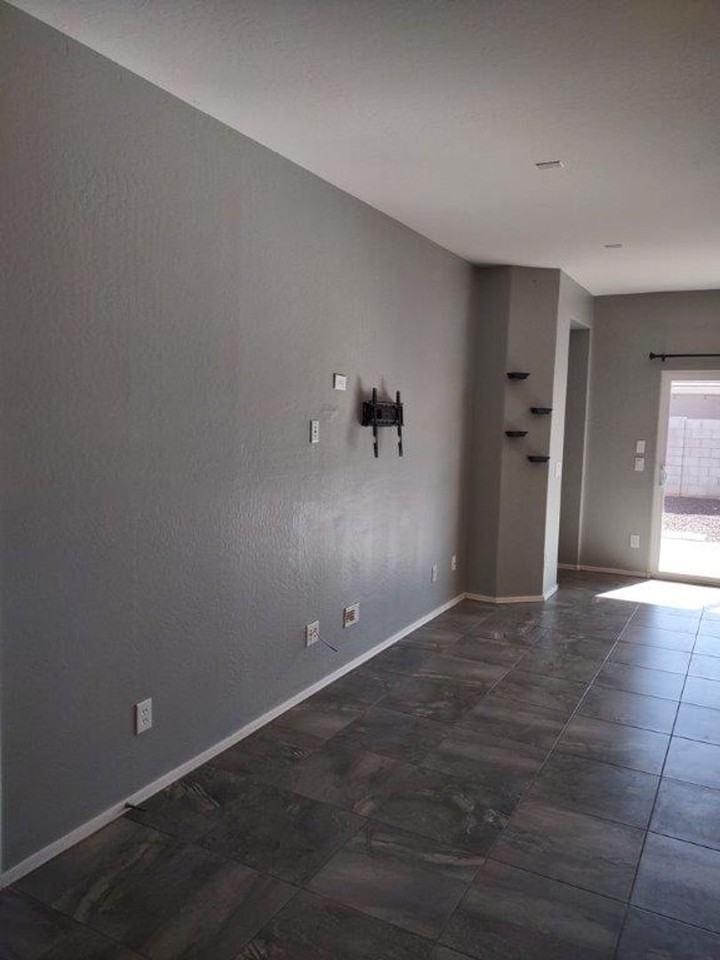 11741 W Chase Ln - Photo 3 of 20