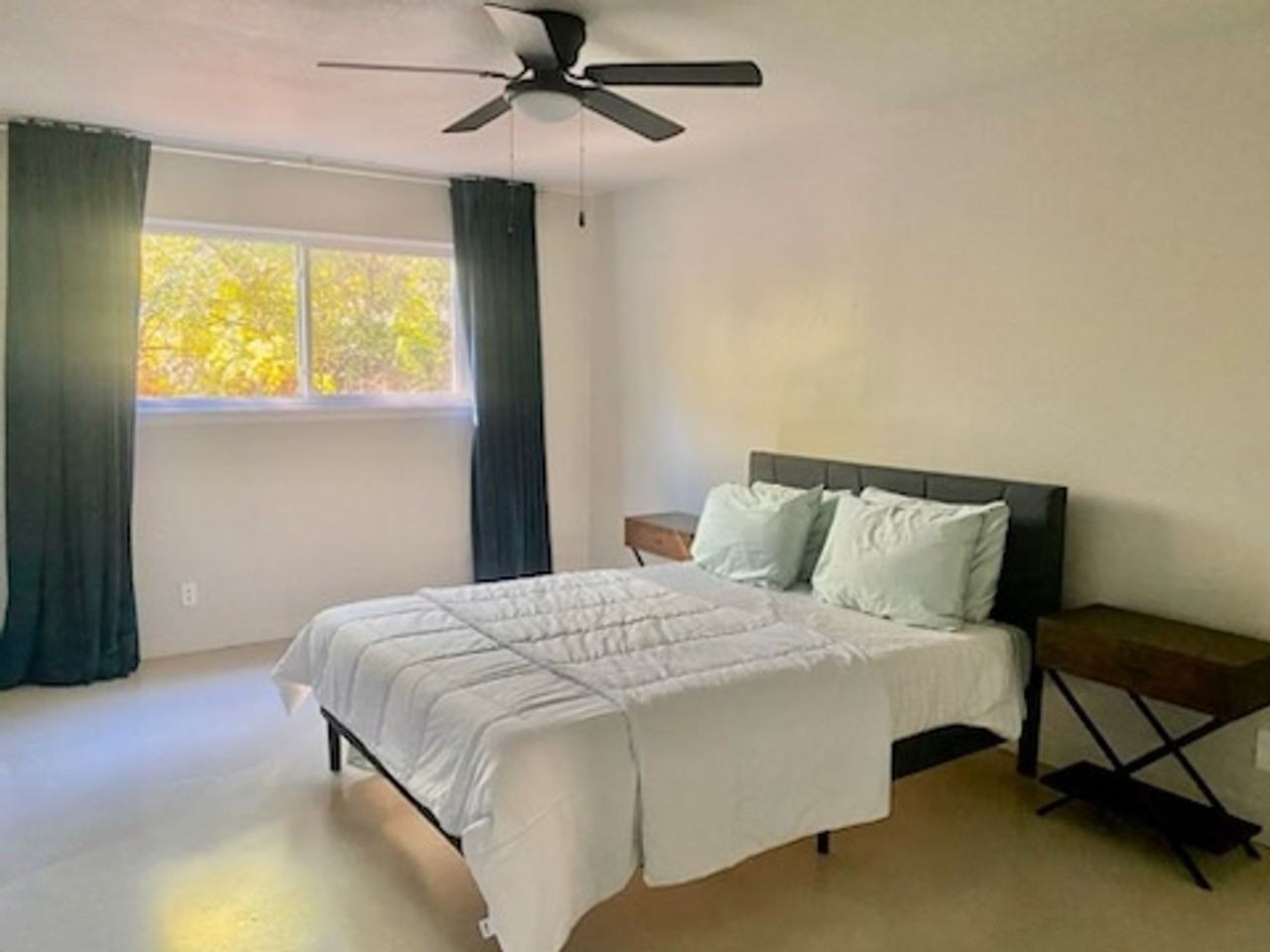 2113 Courtney St - Photo 2 of 4