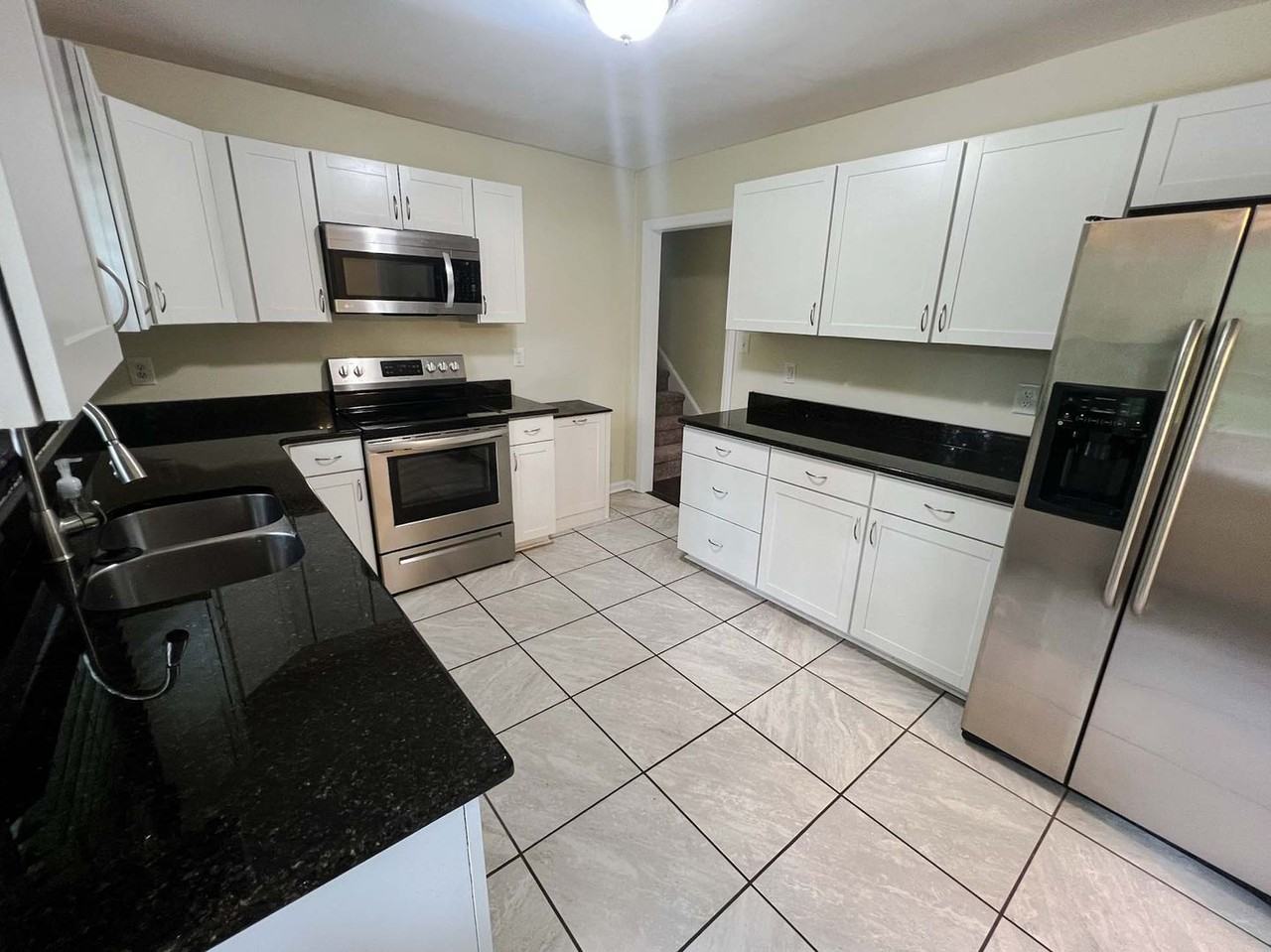 544 Hilliard Dr - Photo 3 of 16