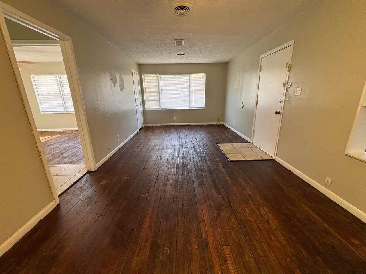 129 Lee Dr - Photo 2 of 10