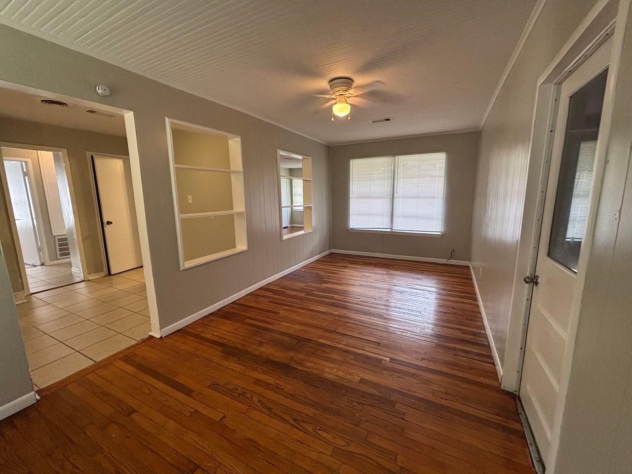 129 Lee Dr - Photo 3 of 10