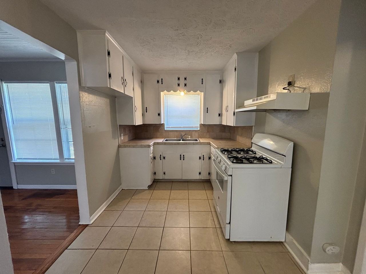 129 Lee Dr - Photo 4 of 10