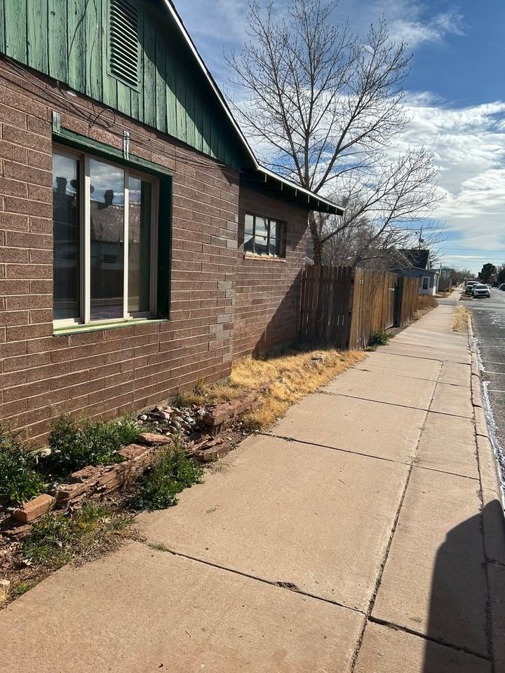 112 E Oak St - Photo 3 of 12