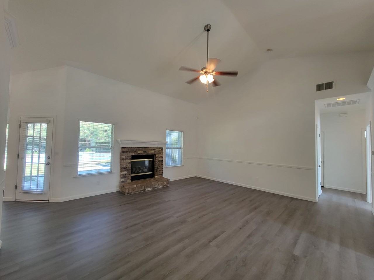 5038 W Lark Ave - Photo 4 of 10