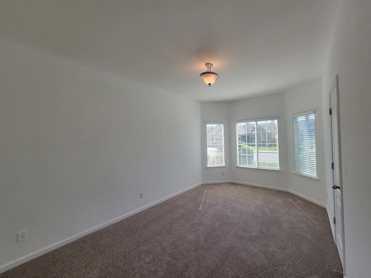 5038 W Lark Ave - Photo 7 of 10