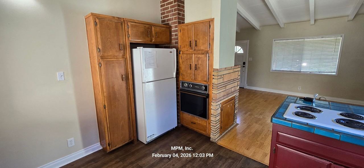 246 19th St - Photo 2 of 10