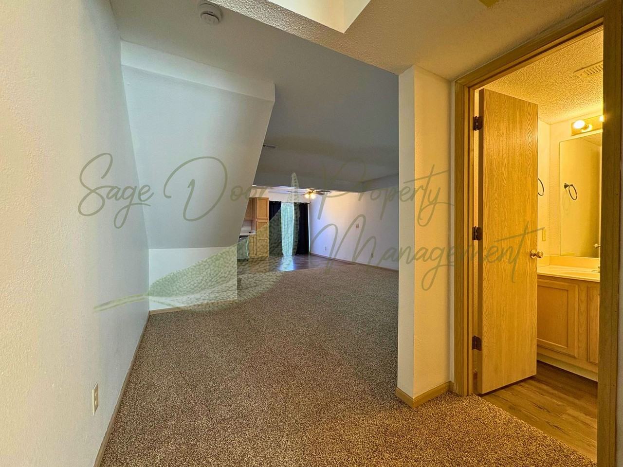 102 Ne Sunshine St - Photo 2 of 20