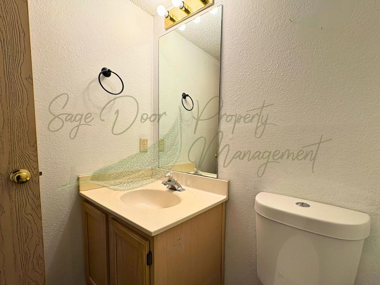 102 Ne Sunshine St - Photo 3 of 20