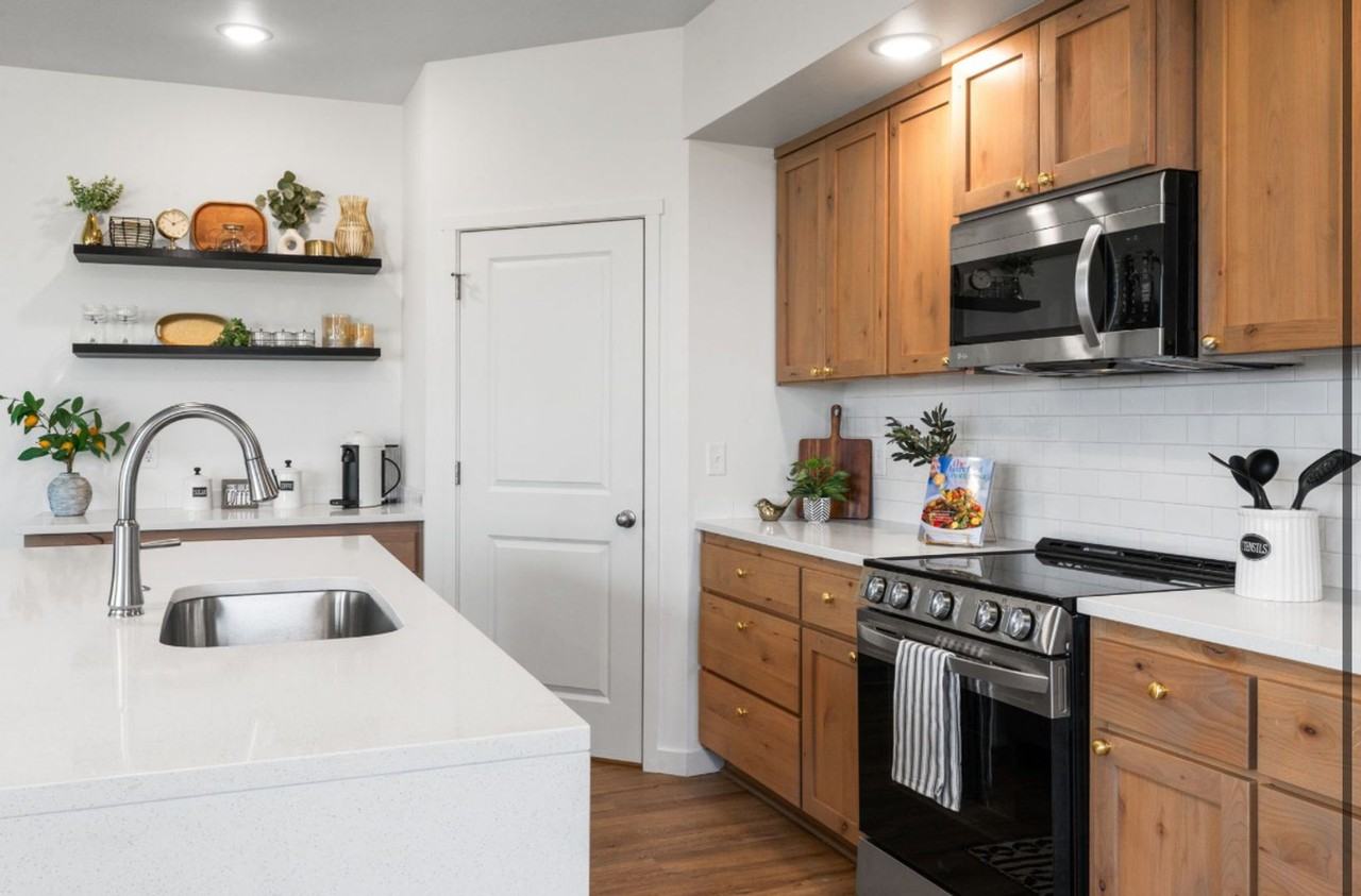 506 Lacey Ln - Photo 2 of 11