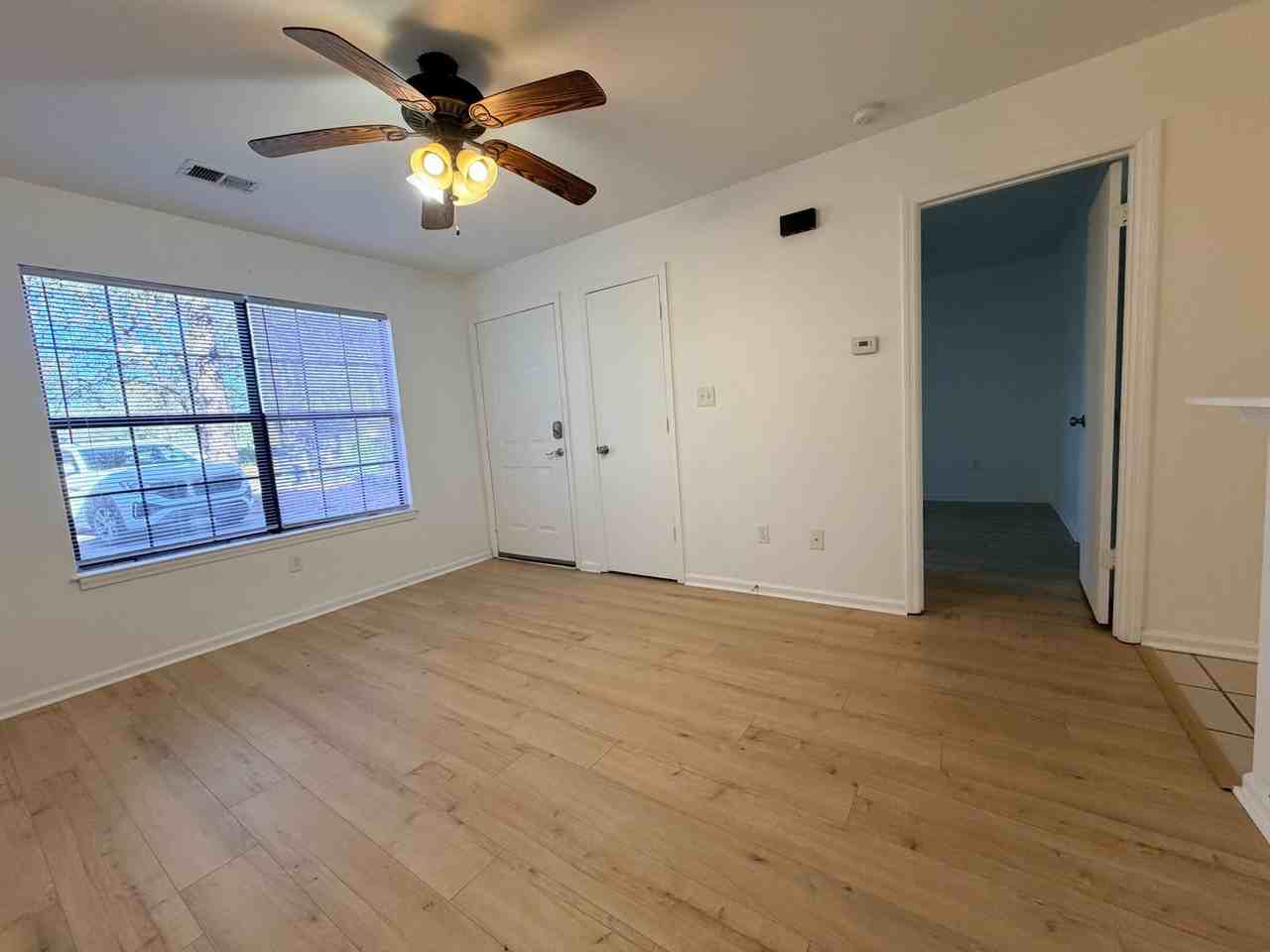 118 Wisteria Ct - Photo 2 of 14