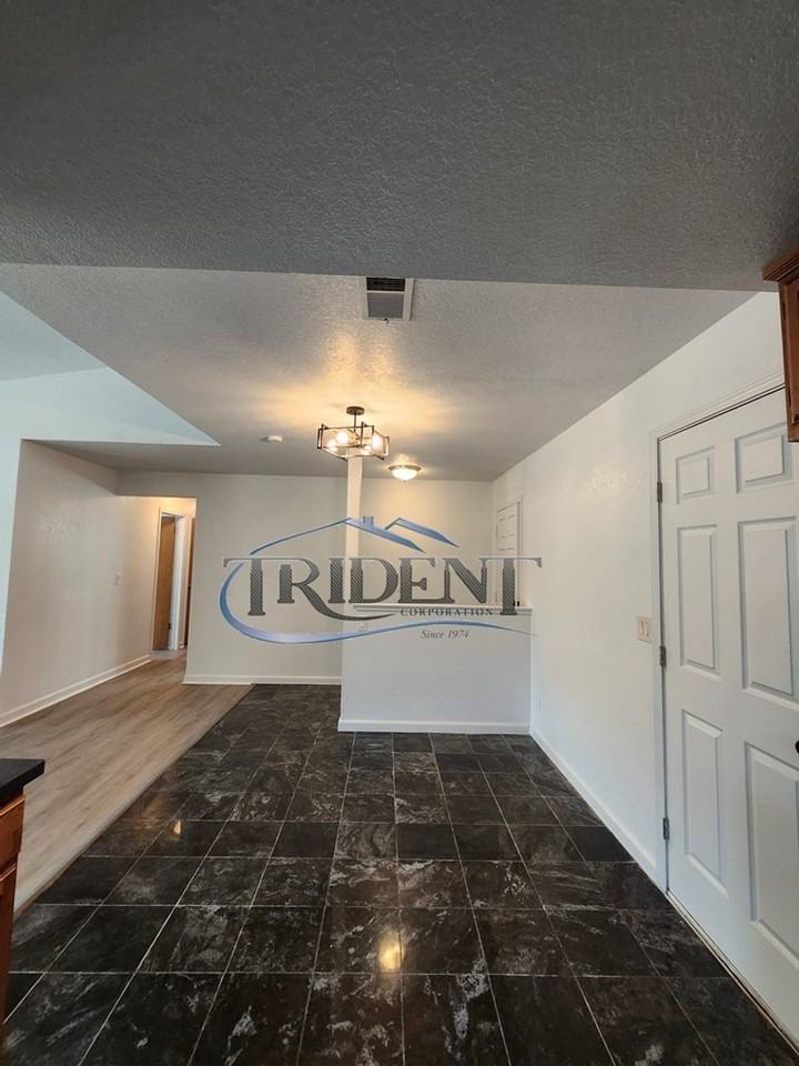 4209 Deaton Dr - Photo 5 of 25