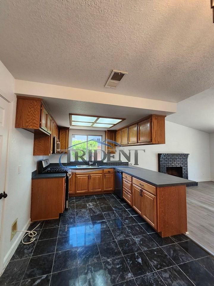 4209 Deaton Dr - Photo 6 of 25