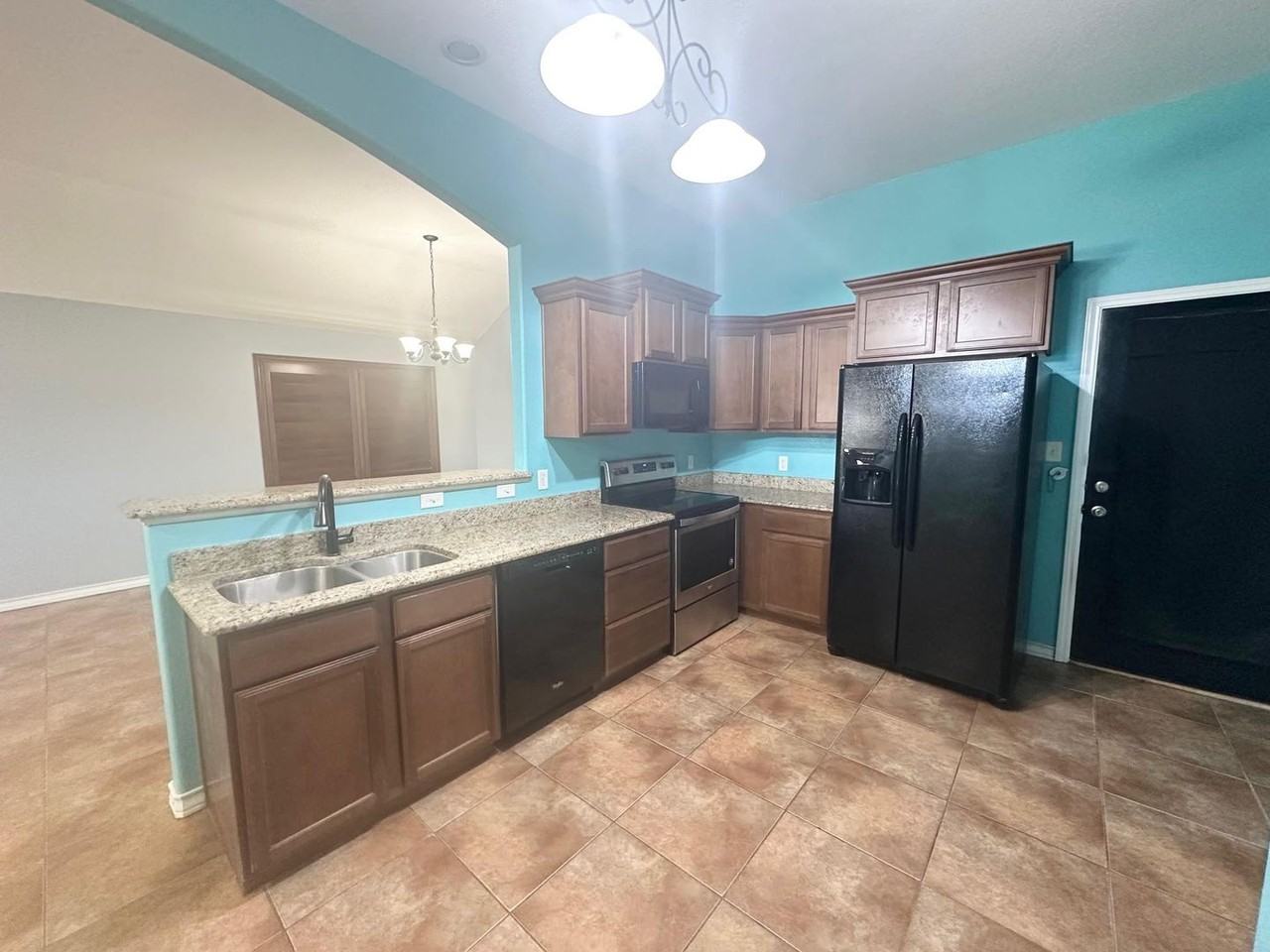 4408 Comanche Dr - Photo 3 of 13