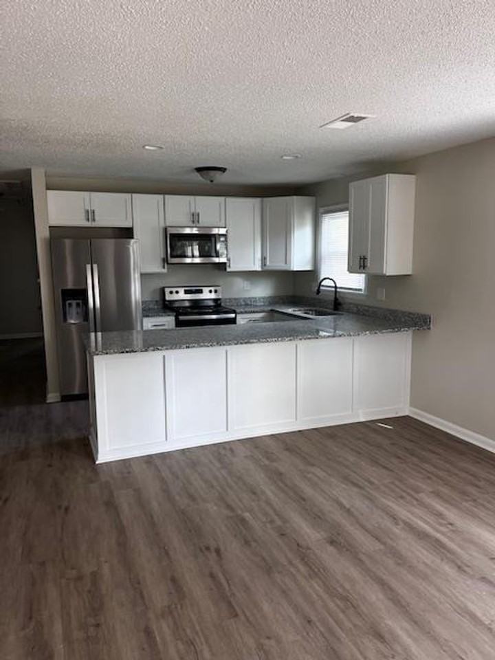 205 Gregg St - Photo 2 of 11