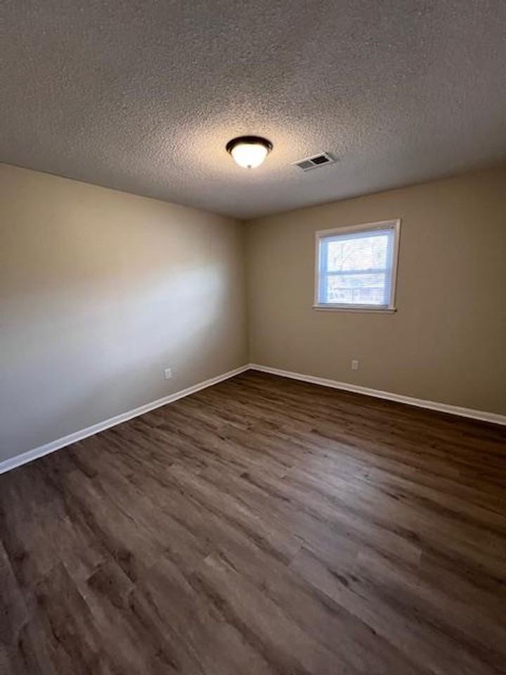 205 Gregg St - Photo 4 of 11